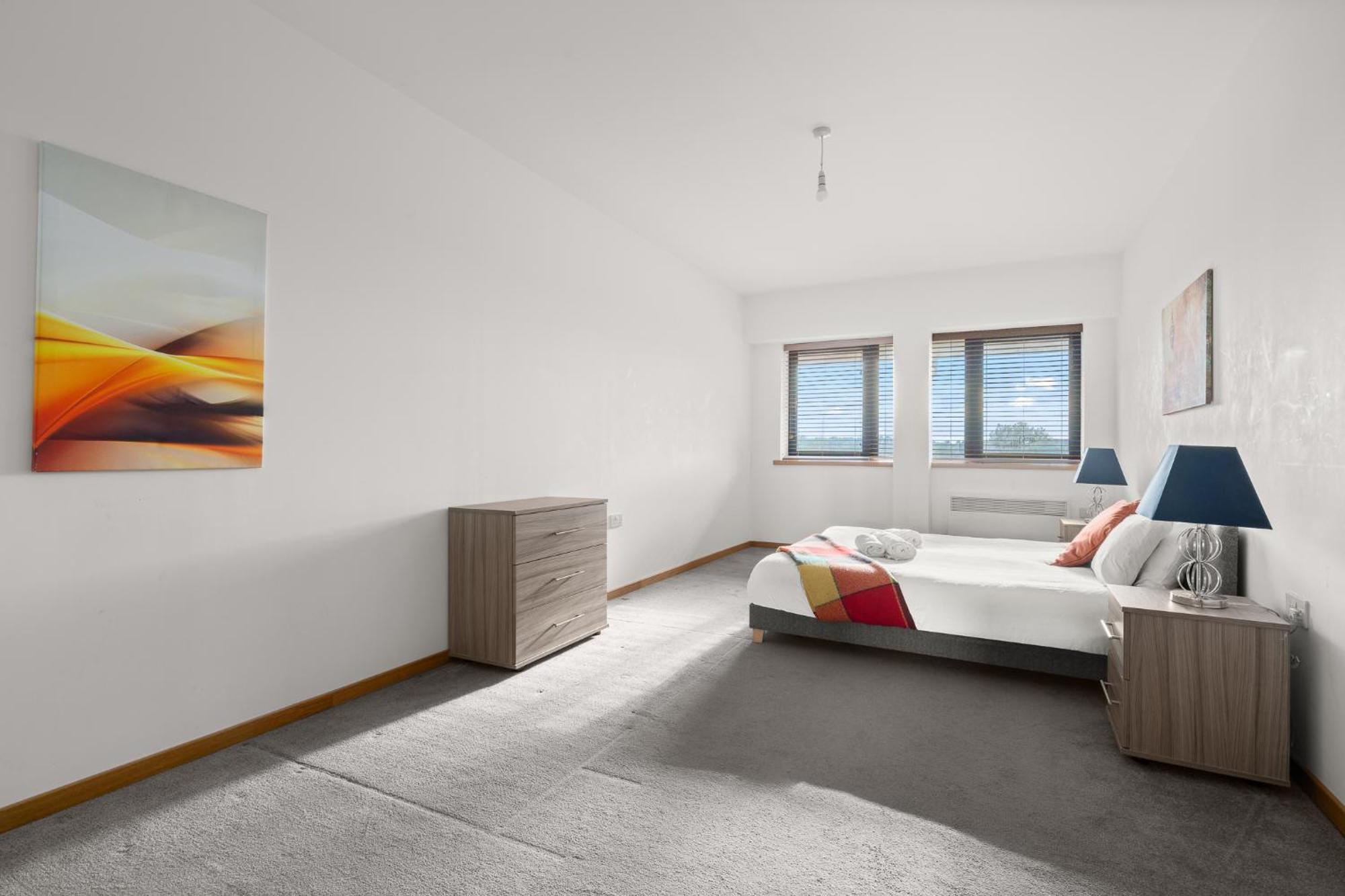 Comfortable Modern Apartment In Swindon, Free Parking Sleeps Up To 5 Eksteriør billede