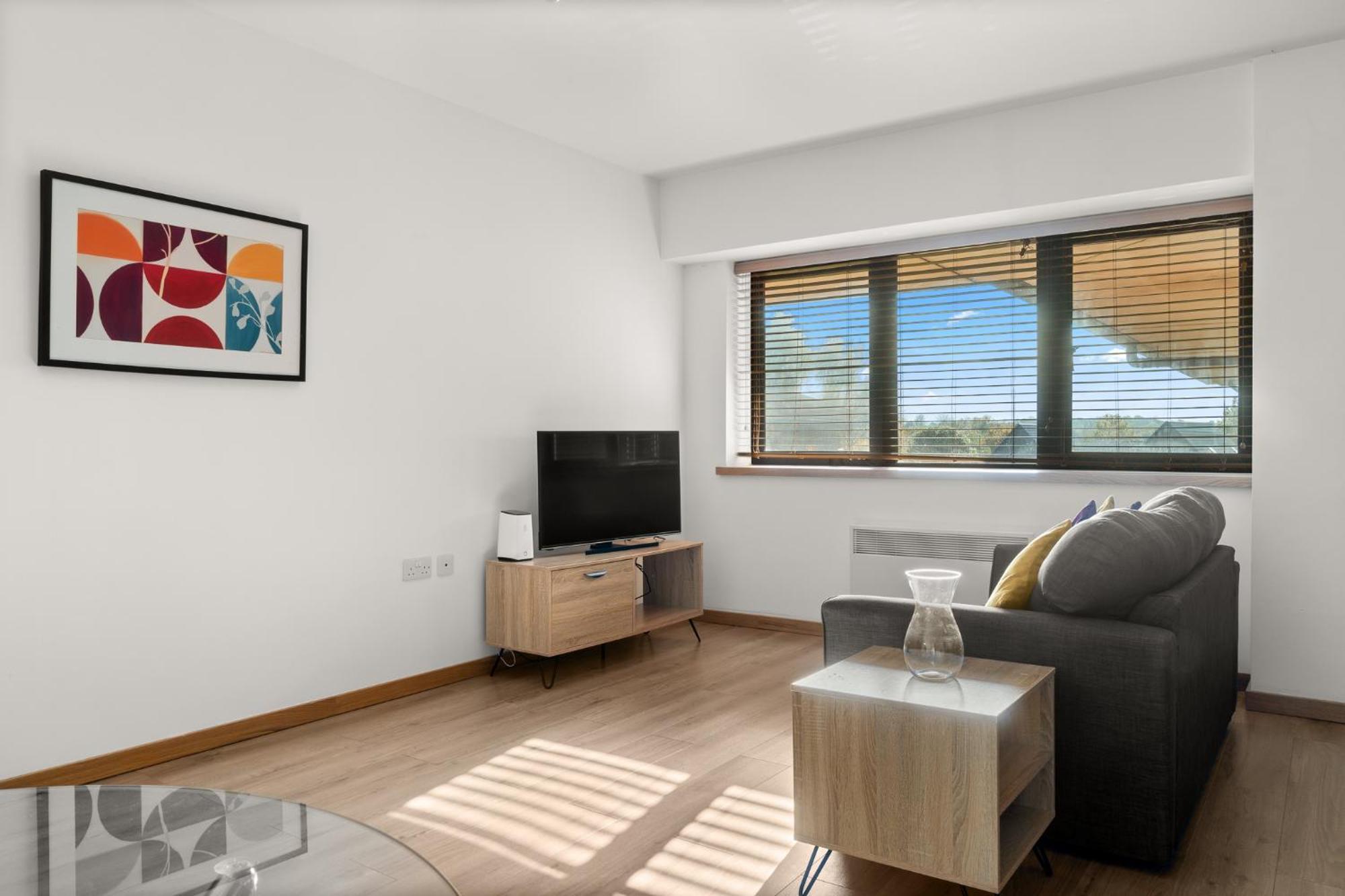 Comfortable Modern Apartment In Swindon, Free Parking Sleeps Up To 5 Eksteriør billede