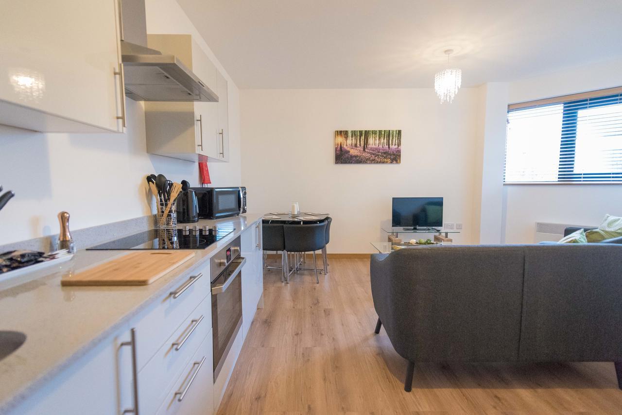 Comfortable Modern Apartment In Swindon, Free Parking Sleeps Up To 5 Eksteriør billede