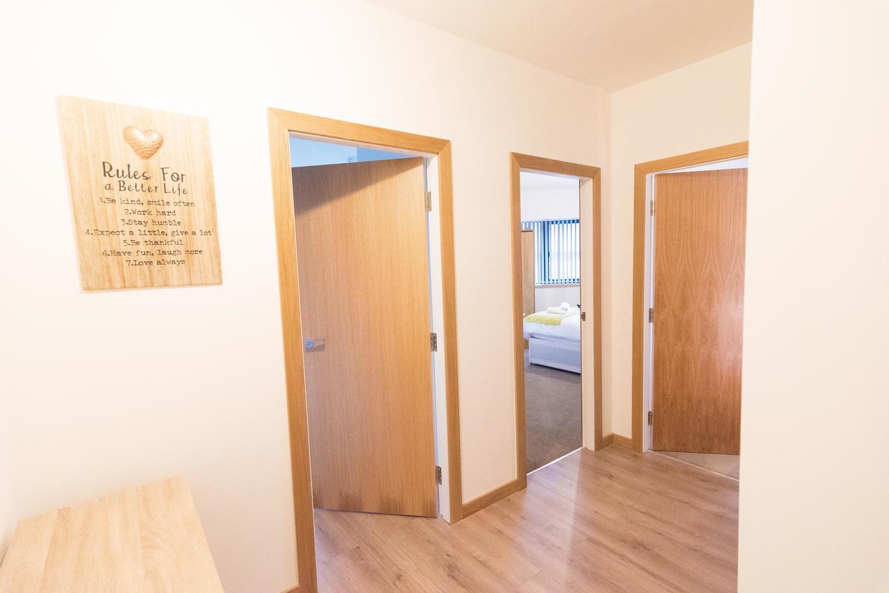 Comfortable Modern Apartment In Swindon, Free Parking Sleeps Up To 5 Eksteriør billede